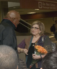 Jim Brown Kay Collier McLaughlin of the BCSG greets Jim Brown upon his arrival at the Lexington, KY airport