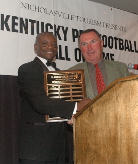Frank Minnifield presents the 2007 Blanton Collier Award to University of Kentucky Coach Rich Brooks
